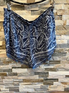 Vera Bradley Navy and White Paisley Elastic Waist Athletic Shorts